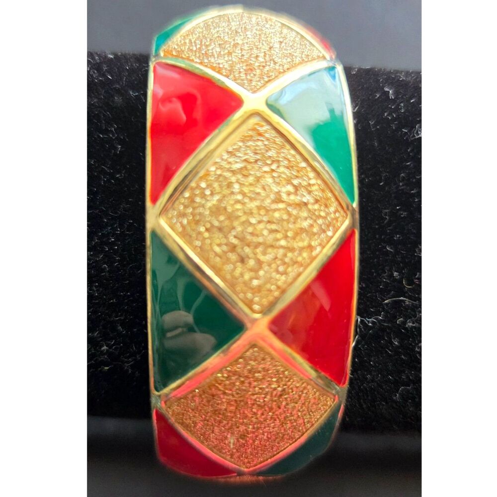 Vintage Gold‑Tone Hinged Bangle Bracelet – Red & Green Enamel Geometric Design